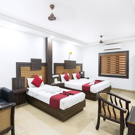 Hotel Kochi Crown Bagian luar foto