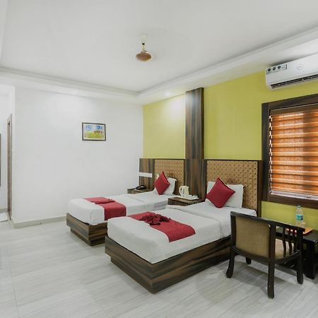 Hotel Kochi Crown Bagian luar foto
