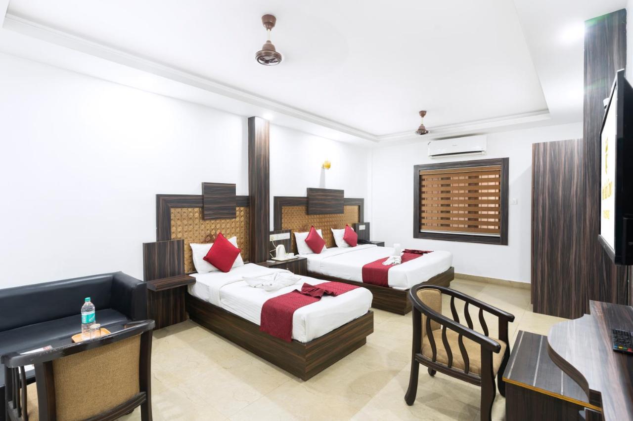 Hotel Kochi Crown Bagian luar foto