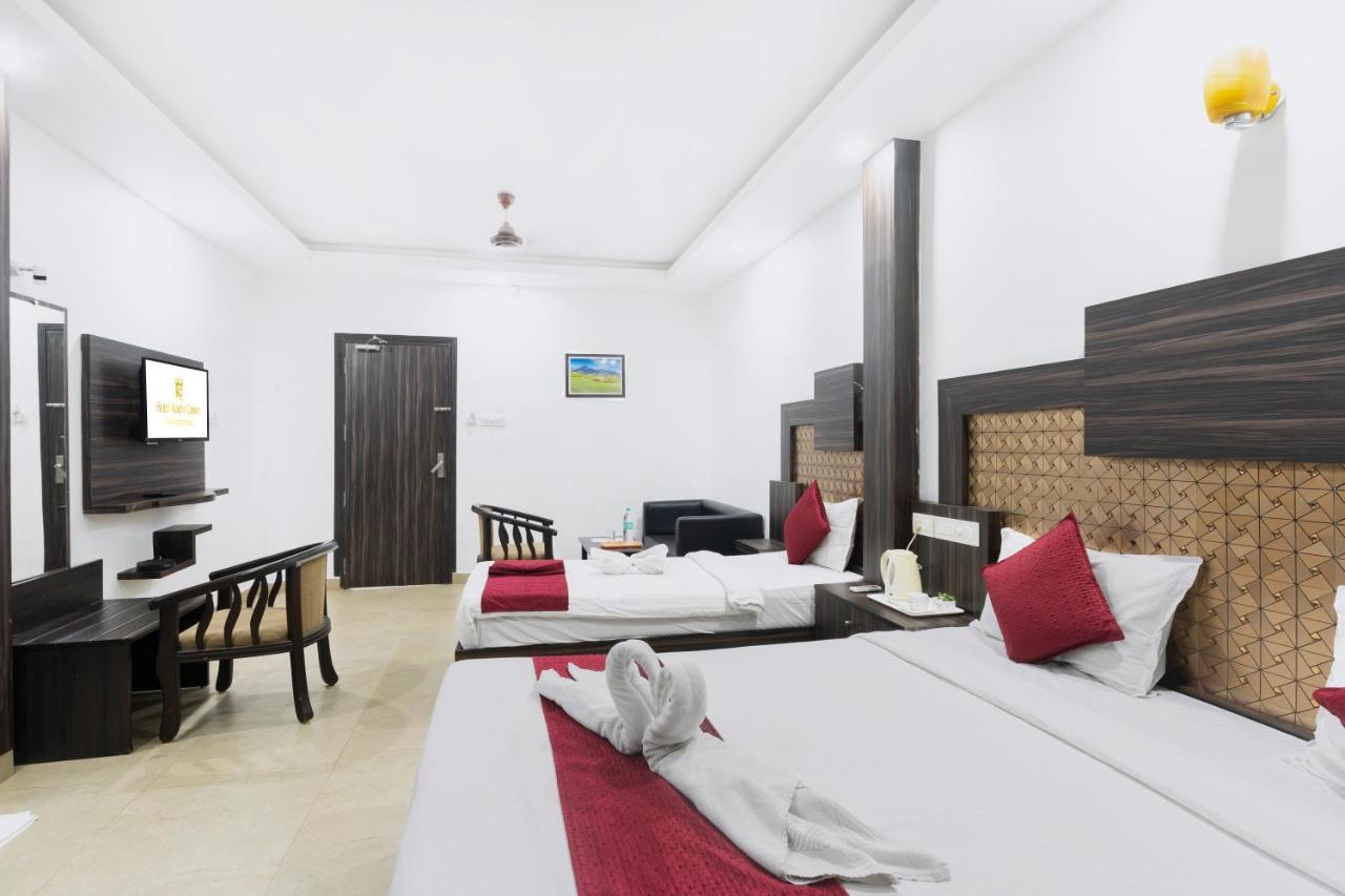 Hotel Kochi Crown Bagian luar foto