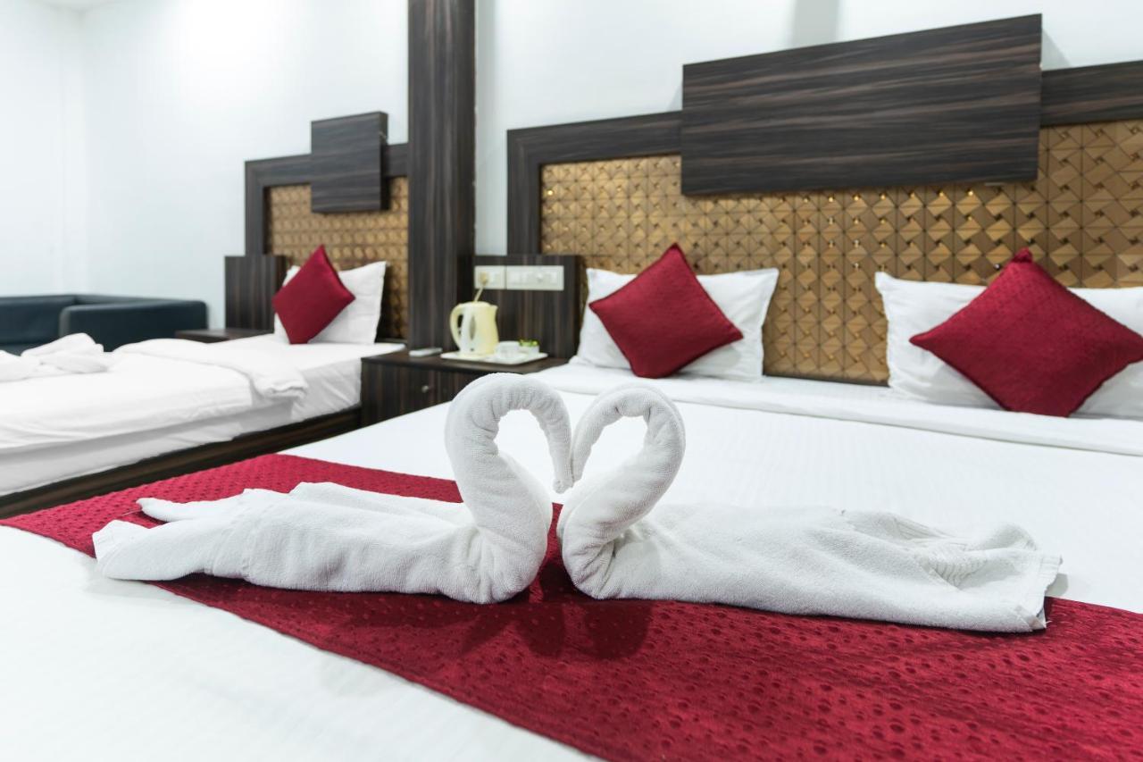 Hotel Kochi Crown Bagian luar foto