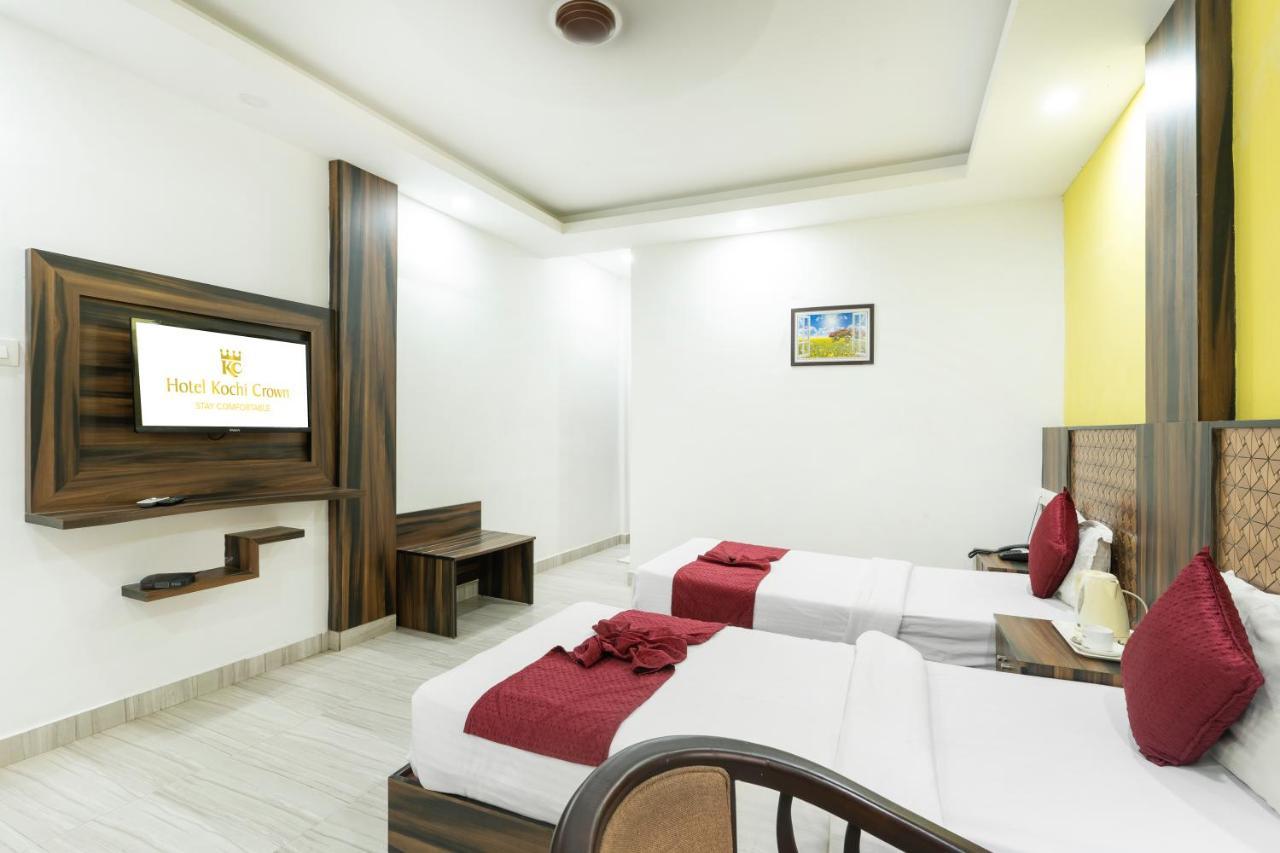 Hotel Kochi Crown Bagian luar foto