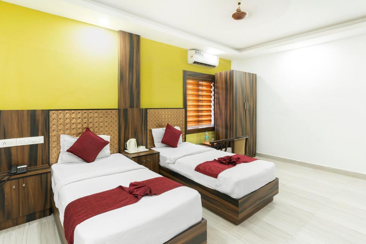Hotel Kochi Crown Bagian luar foto