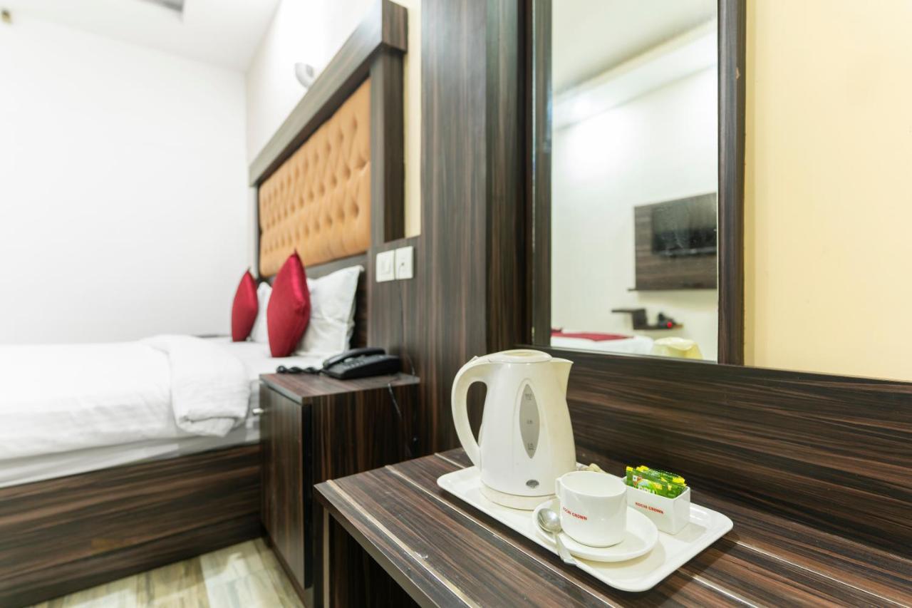 Hotel Kochi Crown Bagian luar foto