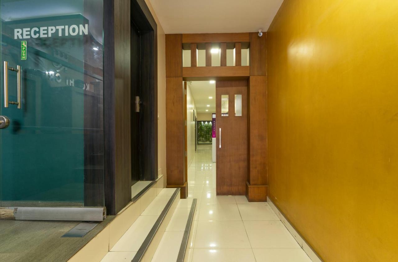 Hotel Kochi Crown Bagian luar foto