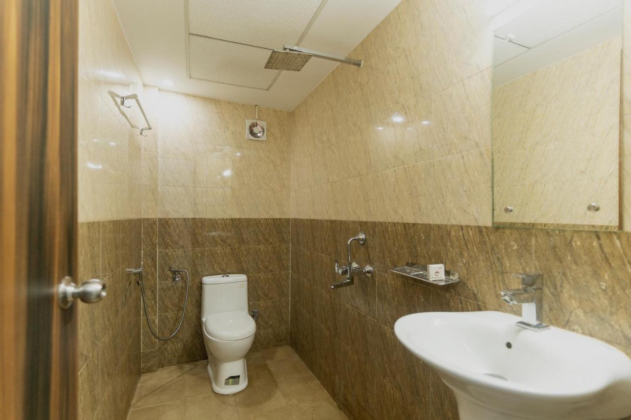 Hotel Kochi Crown Bagian luar foto