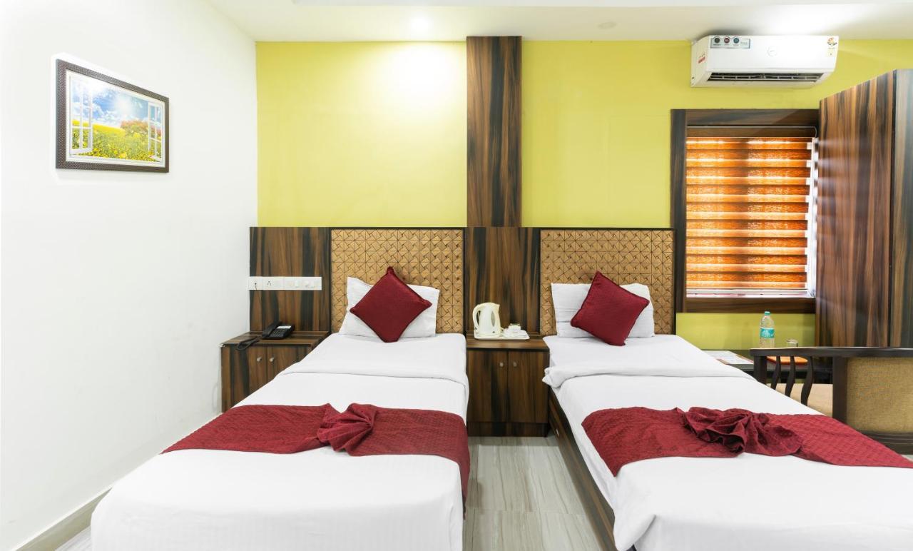 Hotel Kochi Crown Bagian luar foto