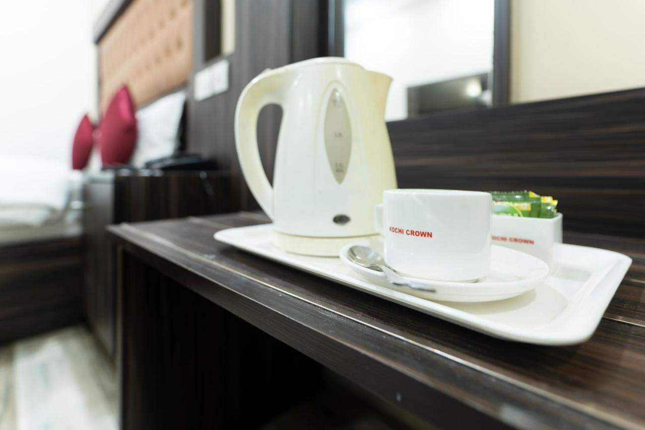 Hotel Kochi Crown Bagian luar foto