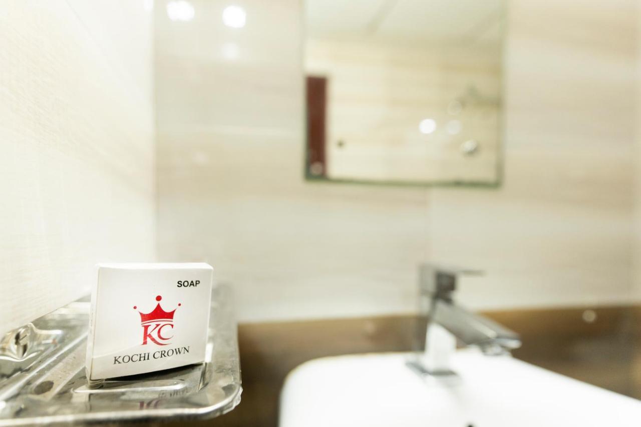 Hotel Kochi Crown Bagian luar foto