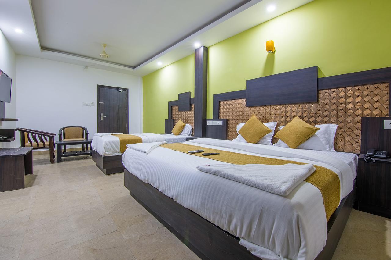 Hotel Kochi Crown Bagian luar foto