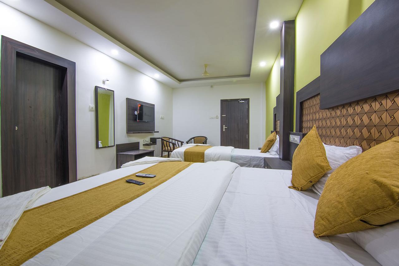 Hotel Kochi Crown Bagian luar foto