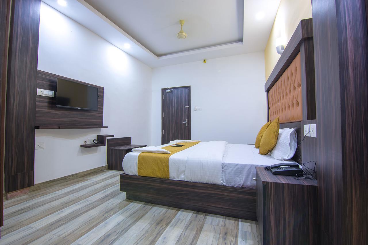 Hotel Kochi Crown Bagian luar foto