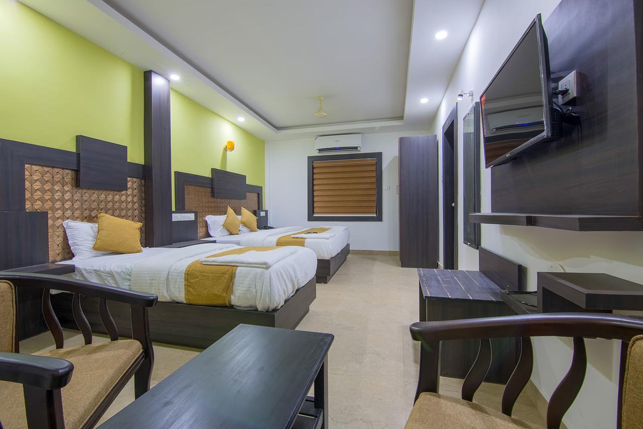 Hotel Kochi Crown Bagian luar foto