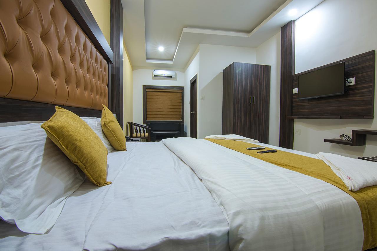 Hotel Kochi Crown Bagian luar foto