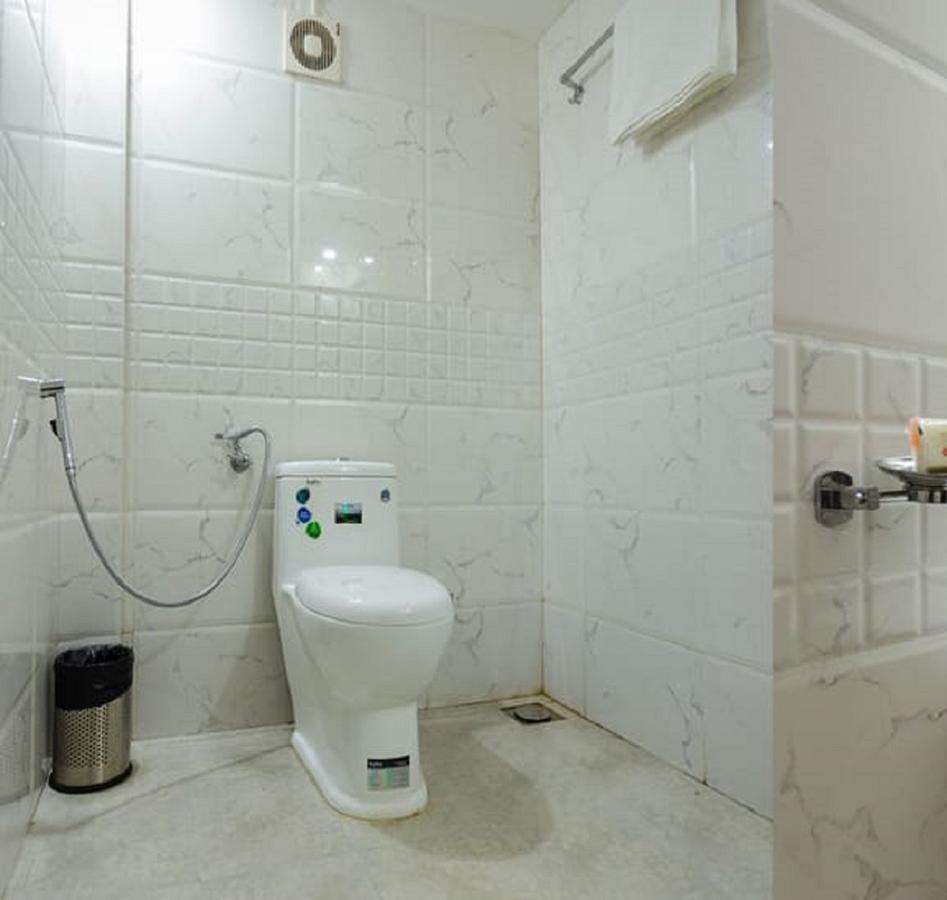 Hotel Kochi Crown Bagian luar foto