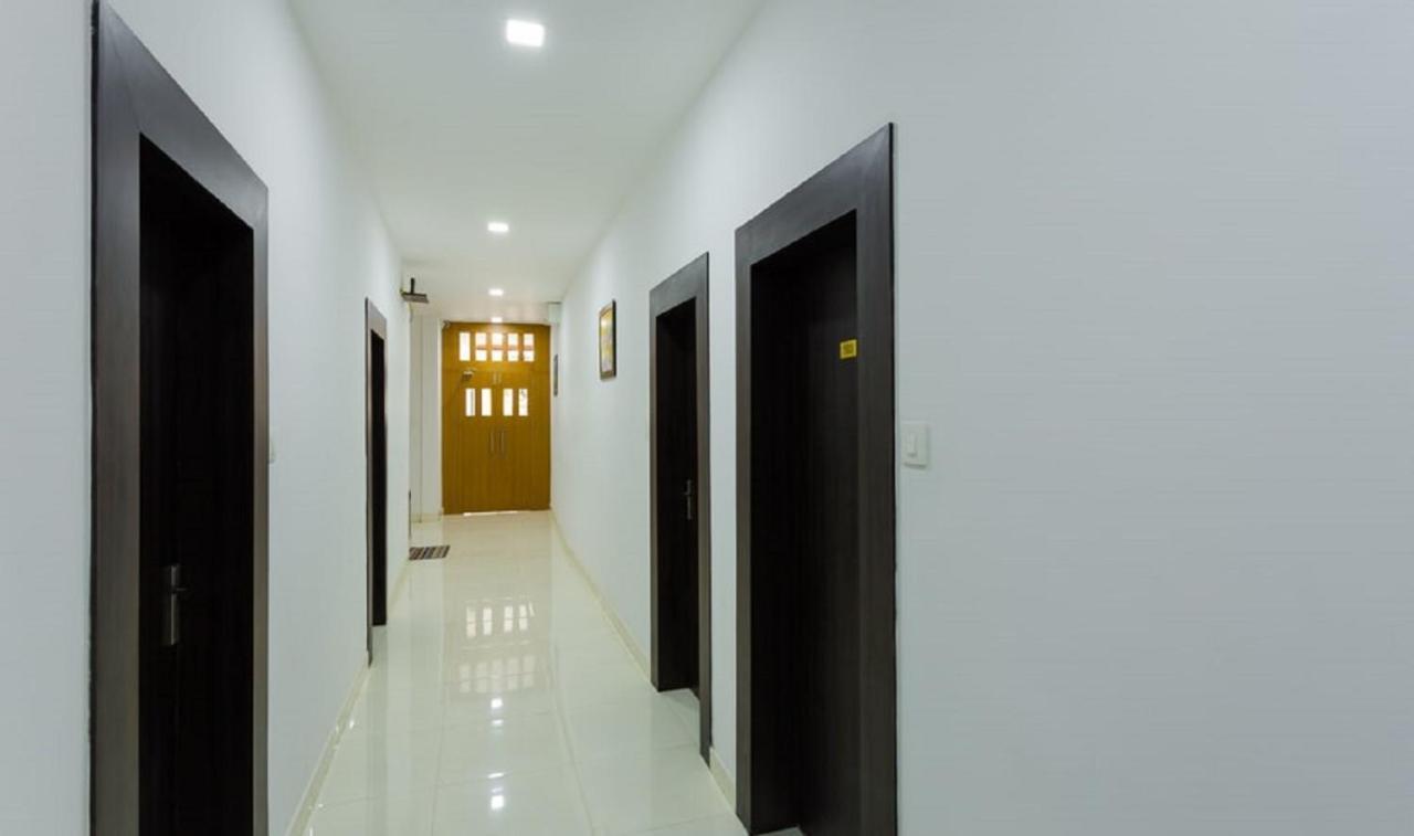 Hotel Kochi Crown Bagian luar foto