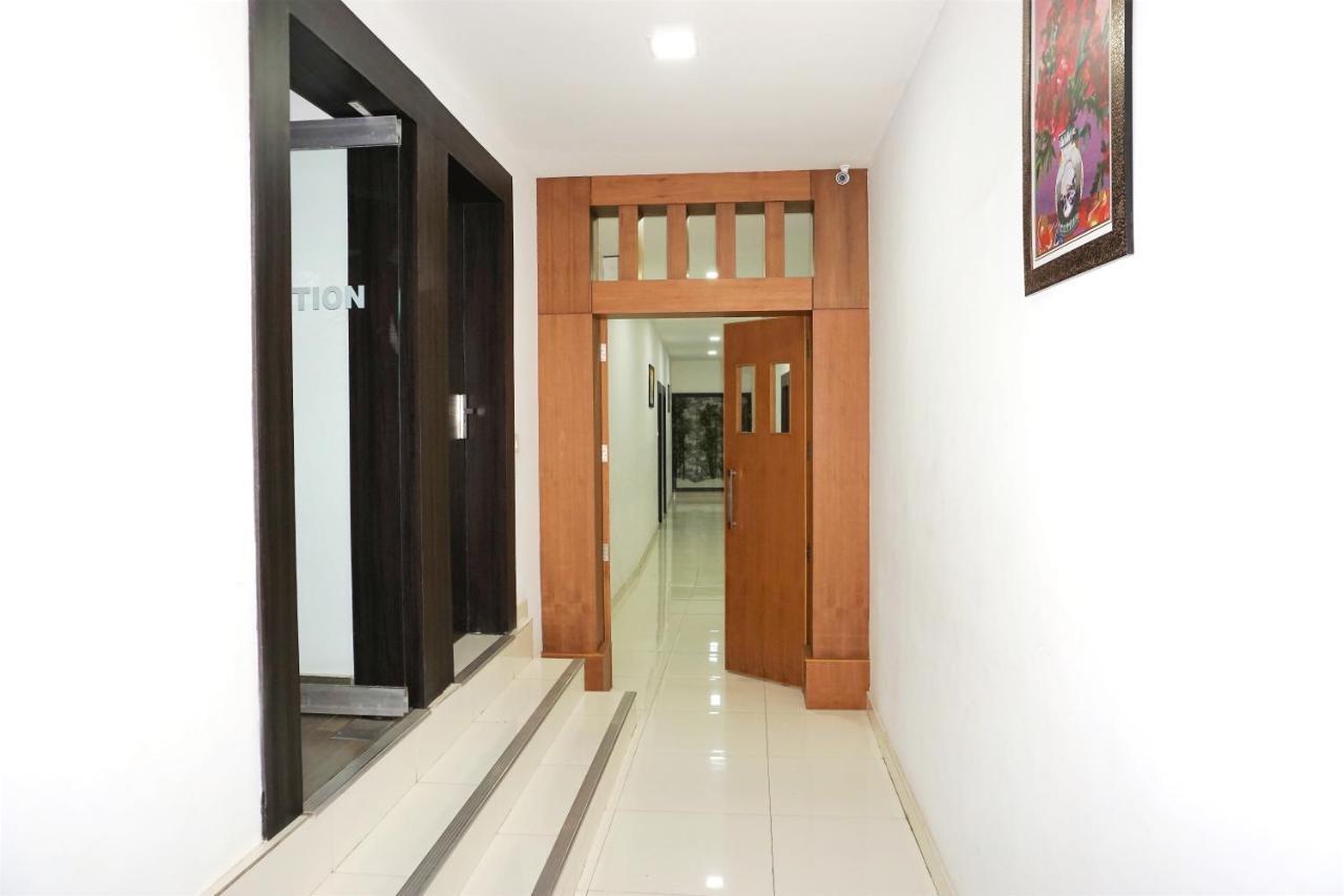 Hotel Kochi Crown Bagian luar foto