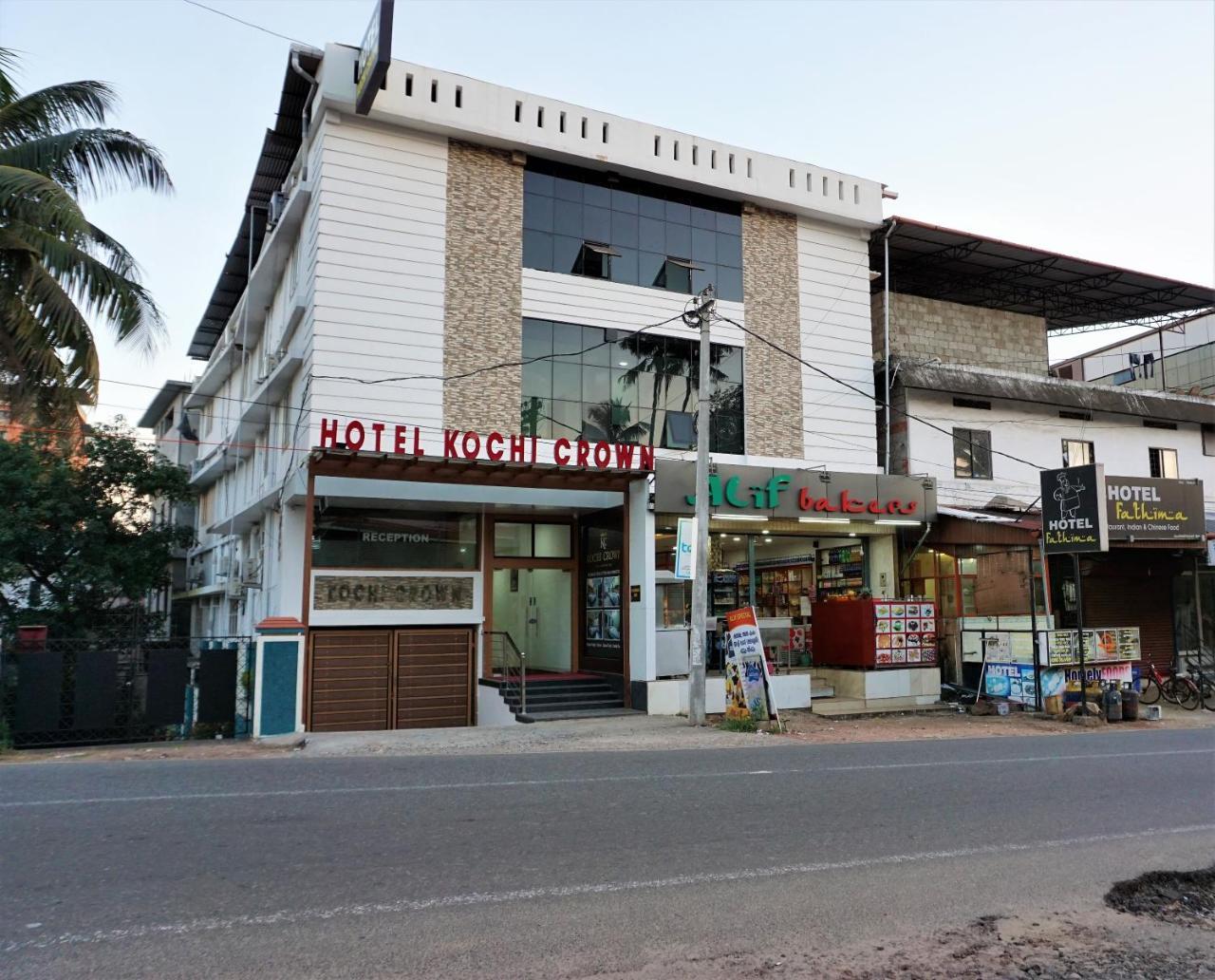 Hotel Kochi Crown Bagian luar foto