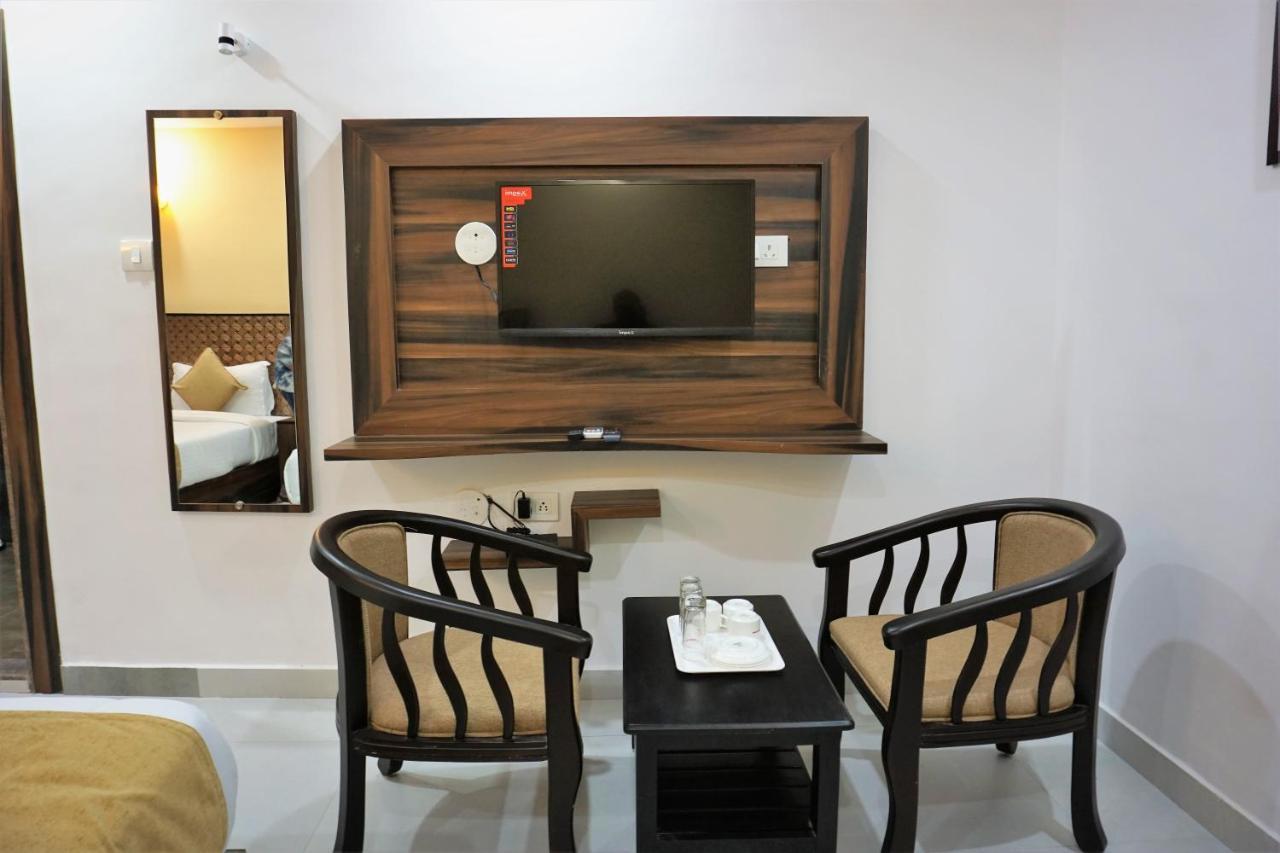 Hotel Kochi Crown Bagian luar foto