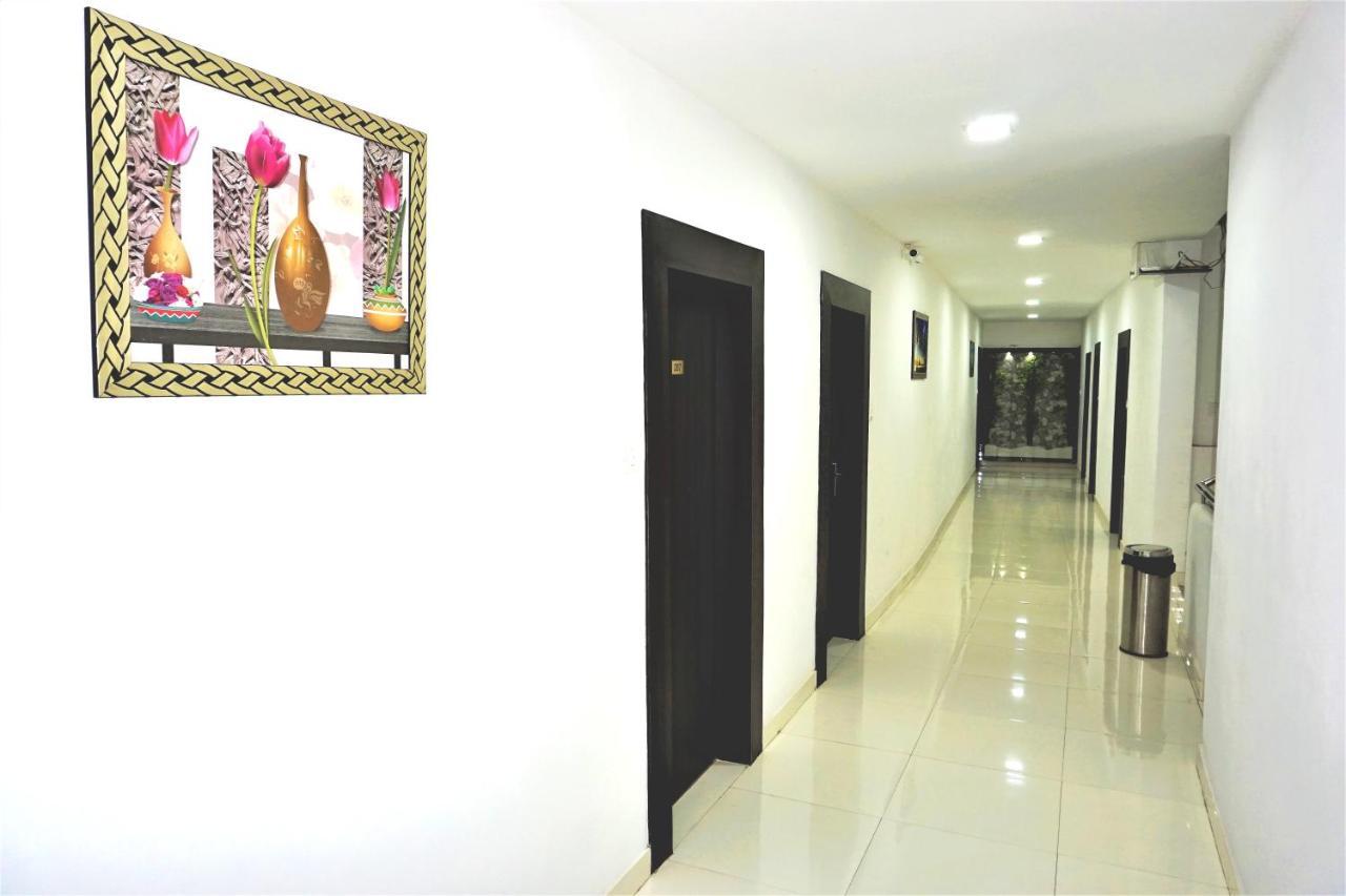 Hotel Kochi Crown Bagian luar foto