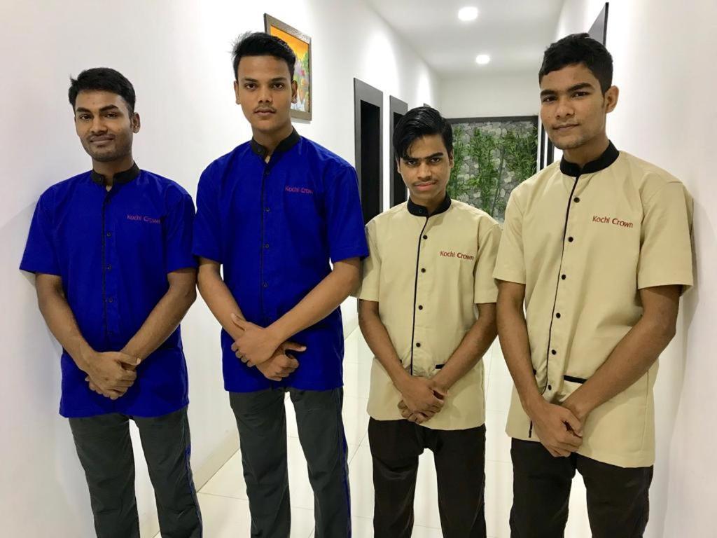 Hotel Kochi Crown Bagian luar foto