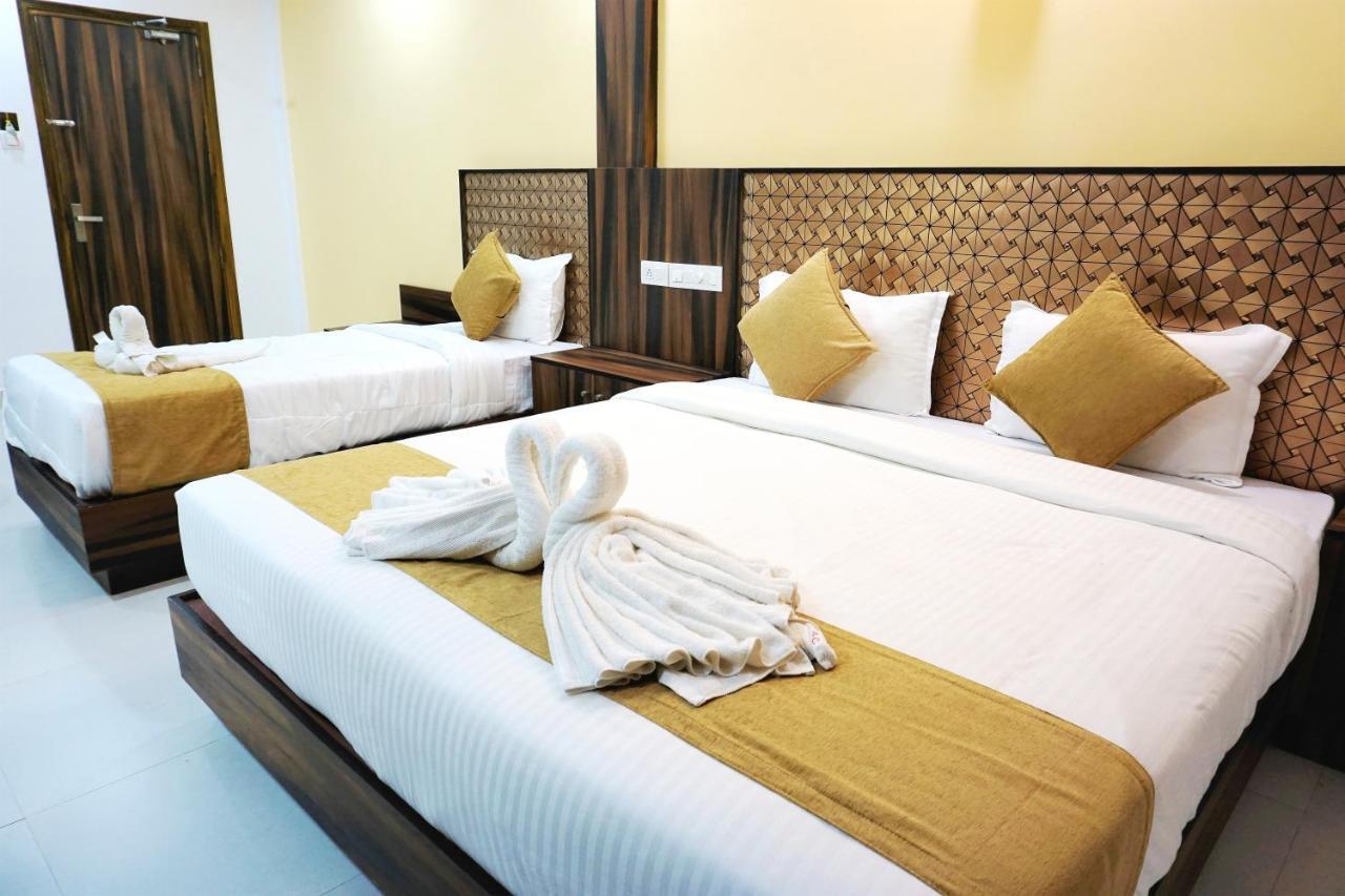 Hotel Kochi Crown Bagian luar foto